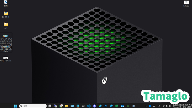 Ctrlキーを押しながらマウスホイールを回してデスクトップアイコンのサイズを変更しているシーン
